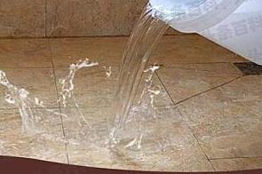 富蕴漏水维修 免砸砖防水材料该如何施工
